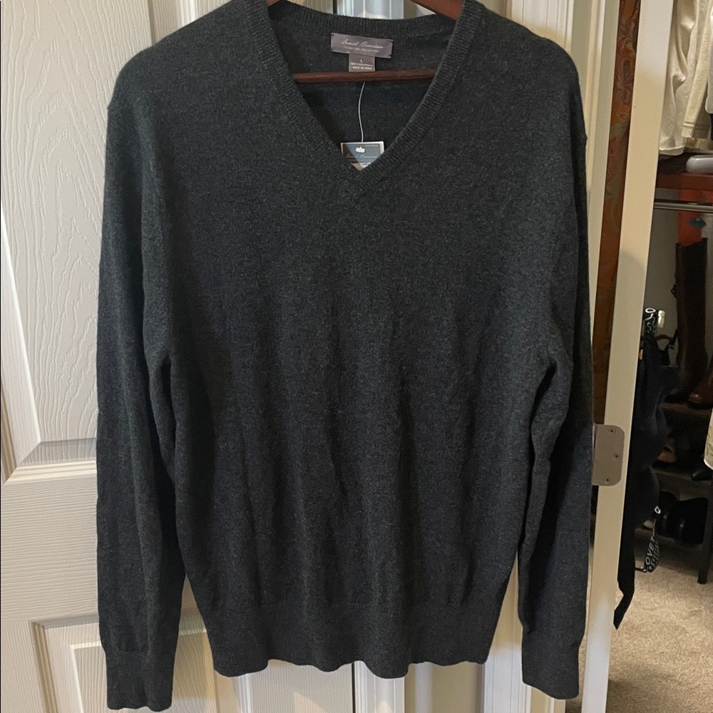 100% cashmere dark grey/black V-Neck sweater large nwt
